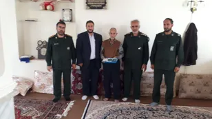 جانشین ناحیه مقاومت بسیج چایپاره با خانواده شهدا دیدار کرد