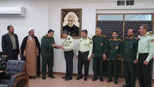 دیدار فرمانده سپاه ثارالله و مسئول دفتر نمایندگی ولی&zwnj;فقیه با فرمانده انتظامی کرمان به مناسبت هفته فراجا