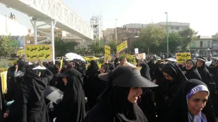 تجمع اعتراض آمیز جمعی از مربیان پیش دبستانی مقابل خانه ملت