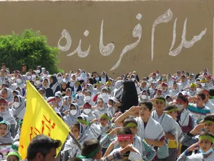 اجرای سرود سلام فرمانده در بخش چاهک