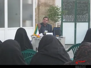 نشست سیاسی با موضوع ویژگی های انقلابی و غیر انقلابی