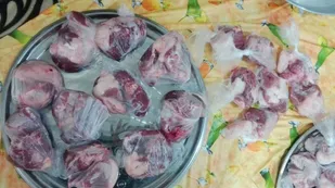 توزیع گوشت قربانی بین نیازمندان شاهرود+ تصاویر