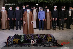اقامه نماز میت بر پیکر حجت&zwnj;الاسلام فاطمی&zwnj;نیا توسط رهبر انقلاب
