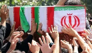 پیکر سه شهید سالهای دفاع مقدس در اصفهان تشییع شد