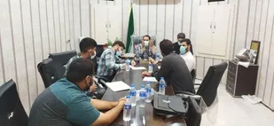 برگزاری جلسه تشدید طرح شهید سلیمانی و واکسیناسیون خودروی توسط بسیجیان در آبادان