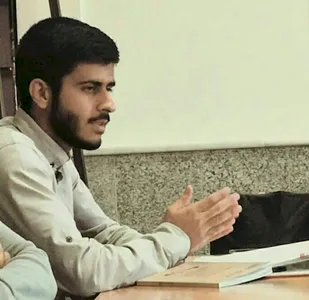 پخت و توزیع غذای گرم در بین محرومین در ایام فاطمیه توسط بسیج دانشجویی پیام نور بیرجند