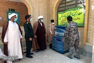 غذای گرم و میوه توسط بسیجیان سپاه شهرستان کنارک بین نیازمندان این شهرستان توزیع شد