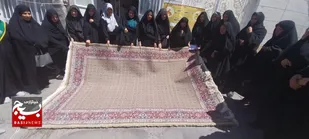 ارادتی از جنسِ هنر با گِره بر تاروپود قالی/ اینجا هنر نذرِ عاشقی می&zwnj;شود