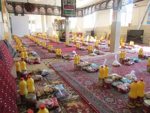 توزیع 150بسته کمک معیشتی توسط بسیجیان فارسانی