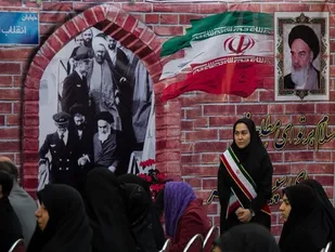 &laquo;زنگ انقلاب&raquo; نواخته شد