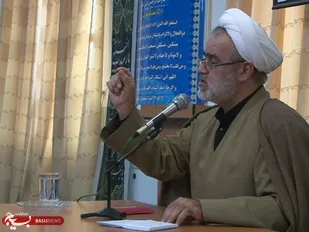 فریب&zwnj;خوردگان دنیا به دنبال تطهیر چهره استکبار و آمریکا هستند