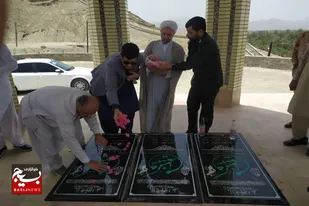 غبارروبی و عطرافشانی مزار شهدای گمنام قصرقند