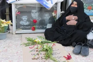 قبور مطهر شهدای شهرستان جهرم غبارروبی شد