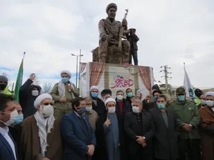 تندیس حجت الاسلام حسنی در نقده رونمایی شد