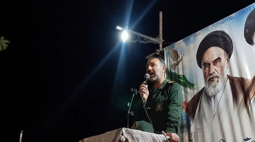 ملت ایران در ۴۸ سال گذشته در میدان دفاع مقدس ایستاده است