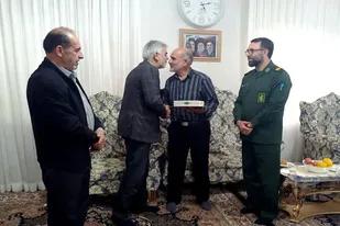 دیدار مسئول سازمان بسیج ادارات استان همدان با جانباز شیمیایی