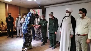 جشنواره تئاتر مونولوگ و سرود ایثار در هرمز  برگزار شد