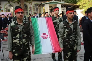 نواختن زنگ ایثار و شهادت در دبیرستان شاهد گرگان