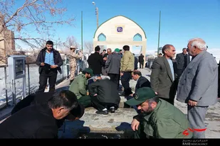 غبارروبی مزار شهدای روستای نظام آباد از توابع شهر رزن