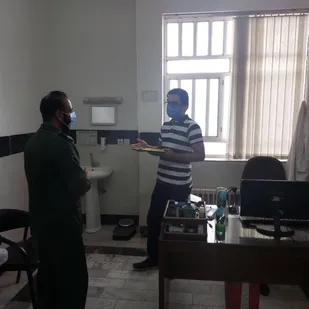 تجلیل از پزشک مستقر در منطقه عشایری کرخنگان به مناسبت روز پزشک