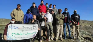 صعود کوهنوردان بسیجی به تپه نیاق