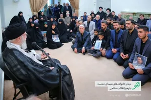 رهبر معظم انقلاب: کار برای مردم، خدمت به مردم و مردمی&zwnj;بودن از بارزترین ویژگی&zwnj;های شهدای حادثه اخیر است