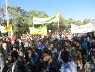 راهپیمایی باشکوه 13 آبان در ملایر برگزار شد