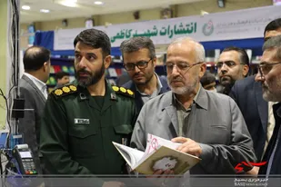 استاندار قم از نمایشگاه ملی کتاب دفاع مقدس بازدید کرد +تصاویر