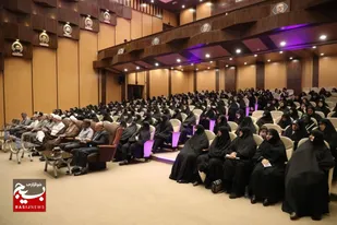 همایش بانوان حماسه ساز همراه با تجلیل از خانواده معزز شهدا در دومین روز از هفته دفاع مقدس برگزار شد