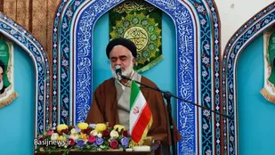 تمسک به قرآن و عترت انسان را هدایت می کند