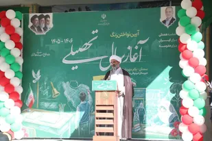 نماینده ولی&zwnj;فقیه در استان سمنان در آیین بازگشایی مدارس:
سال تحصیلی جدید را با نشاط، امید و حرکت پرشتاب به سوی قله&zwnj;ها آغاز کنید/ دانش&zwnj;آموزان جایگاه خود را در جبهه حق و نور بشناسند