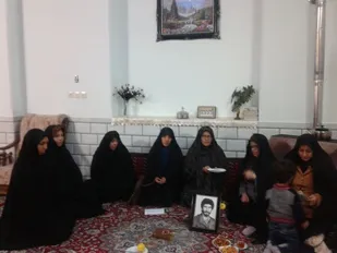 دیدار خواهران بسیجی شاهرود با خانواده شهدا