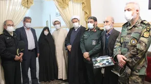 دیدار فرماندهان ارشد نظامی استان کرمان با 5 خانواده شهید