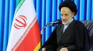 قوی شدن راه نجات جامعه از توطئه های دشمنان است