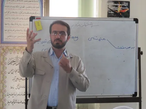 تشریح دلایل تفاوت دیدگاه ما، در مسائل سیاسی با غربگرا‌ها