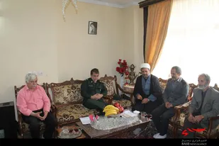 دیدار مسئول نمایندگی ولی&zwnj;فقیه سپاه ناحیه همدان با خانواده شهدا