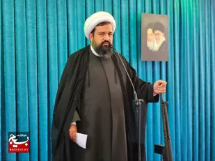 مراقب باشیم، در مسیر باطل و صف دشمن قرار نگیریم