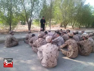 نشست بصیرتی دفاع مقدس ویژه سربازان در لشکر عملیاتی ۷ ولیعصر (عج)