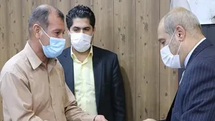 تجلیل از تاکسیران امانتدار قشمى