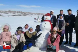 برگزاری جشنواره آدم برفی به مناسبت دهه فجر در روستای اکنلو کبودراهنگ