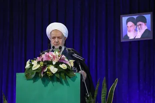 ایستادگی ملت، ضامن حفظ انقلاب اسلامی ایران است