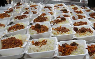 800 پرس غذای گرم توسط سازمان بسیج مهندسین عمران ومعماری استان خراسان شمالی توزیع شد