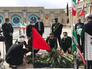 حضور فرمانده سپاه استان سمنان بر مزار جستجوگر نور، شهید حاجی قاسمی در بسطام+ تصاویر