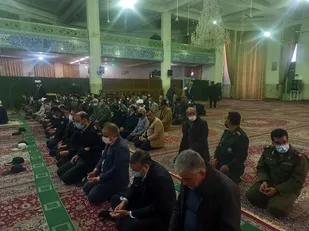 اقامه نماز وحدت توسط رزمندگان گردان ۱۱۷امام حسین علیه السلام