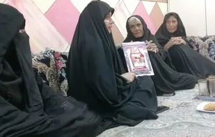 عیادت مسئول بسیج جامعه زنان بشاگرد از خانواده شهید پیردادی در سردشت