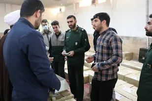 بیش از 3 هزار بسته یلدایی در شهرستان قدس توزیع شد