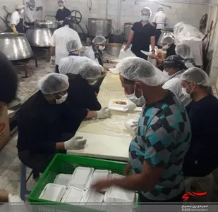 توزیع 2400 پرس غذای گرم در مناطق محروم توسط جهادگران گروه جهادی شهید کمالی زاده