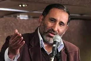 مسئولان به شاعران کم لطفی می کنند/ مقام معظم رهبری فرمودند از ارشاد آبی گرم نمی شود/شاعران به مسائل سیاسی و استکبار ستیزی ورود کنند