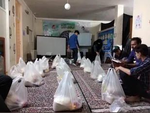 اهدا 50 بسته کمک معیشتی به افراد آسیب دیده از بیماری کرونا