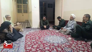 دیدار نماینده ولی فقیه  و فرمانده سپاه سلمان  با خانواده دهشیبی در زاهدان